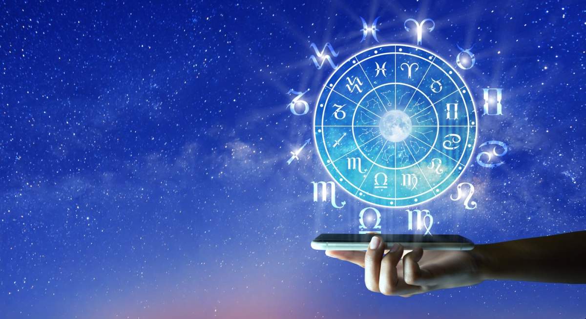 Semnele zodiacale astrologice în interiorul cercului horoscopului în domeniul tehnologiei mobile. Astrologia, cunoașterea stelelor de pe cerul de deasupra Căii Lactee și a Lunii. Conceptul zodiacal online.