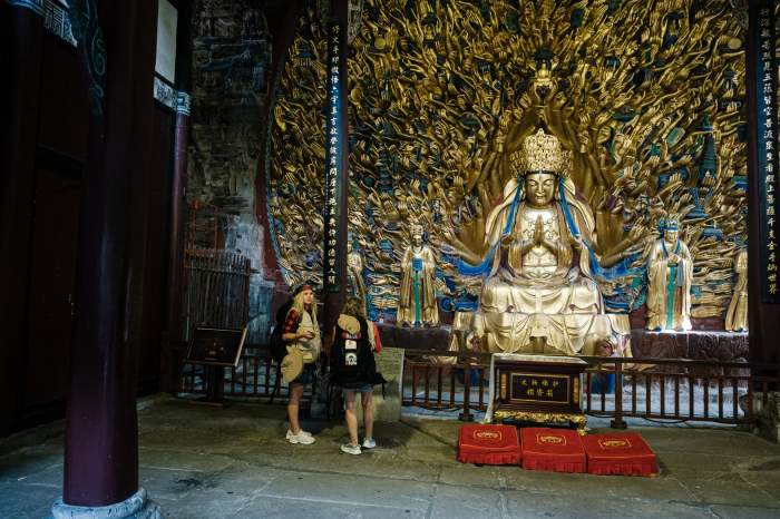 Cea de-a optsprezecea ediție Asia Express, lider detaşat de audiență. Diseară, de la 20.30, concurenții ajung la spectaculoasele sculpturi rupestre de la Dazu