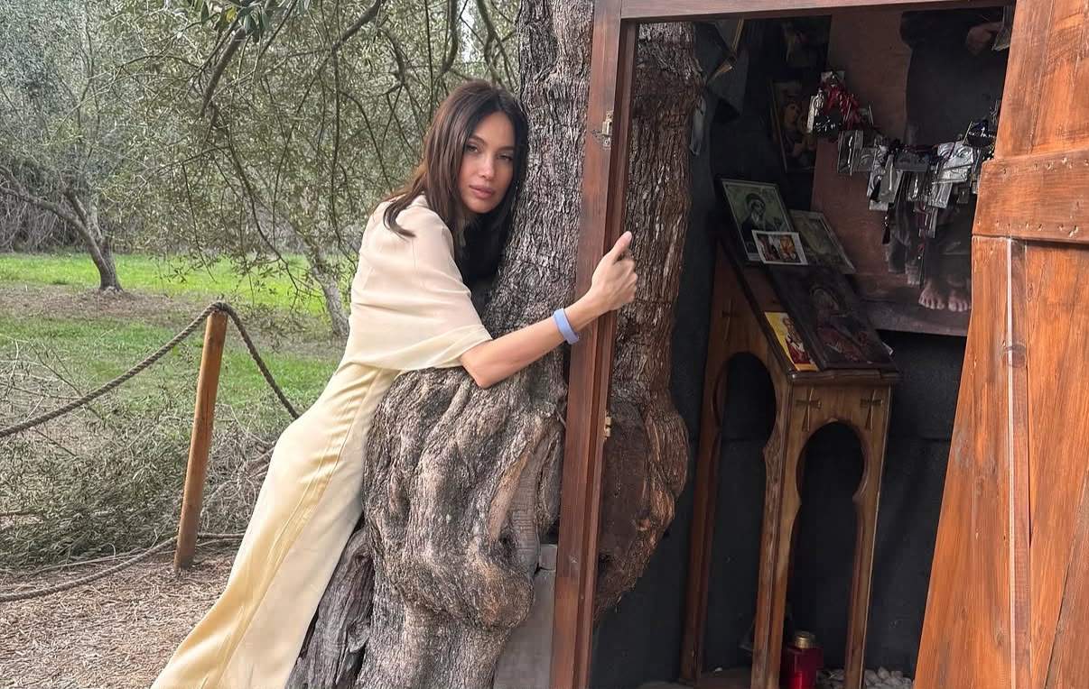Alina Pușcău, într-un loc de rugăciune