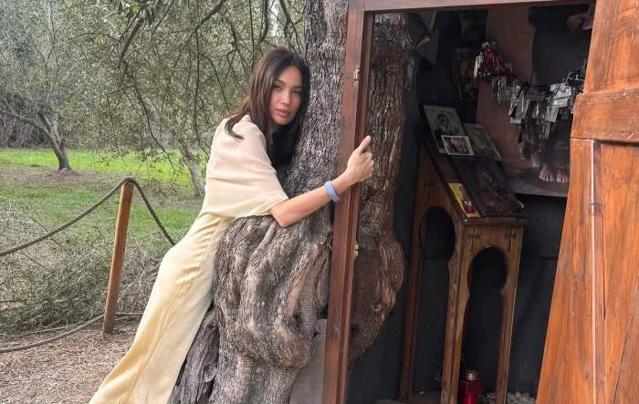 Alina Pușcău, într-un loc de rugăciune