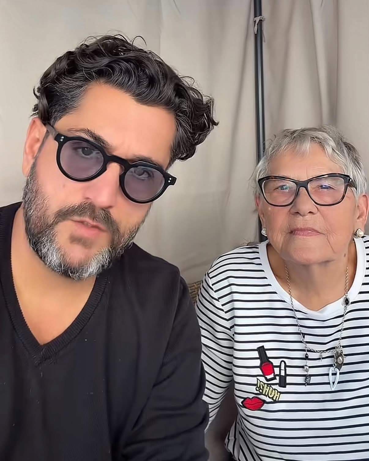 Imagini rare cu mama lui Cezar Ouatu. Artistul s-a filmat alături de cea care i-a dat viață