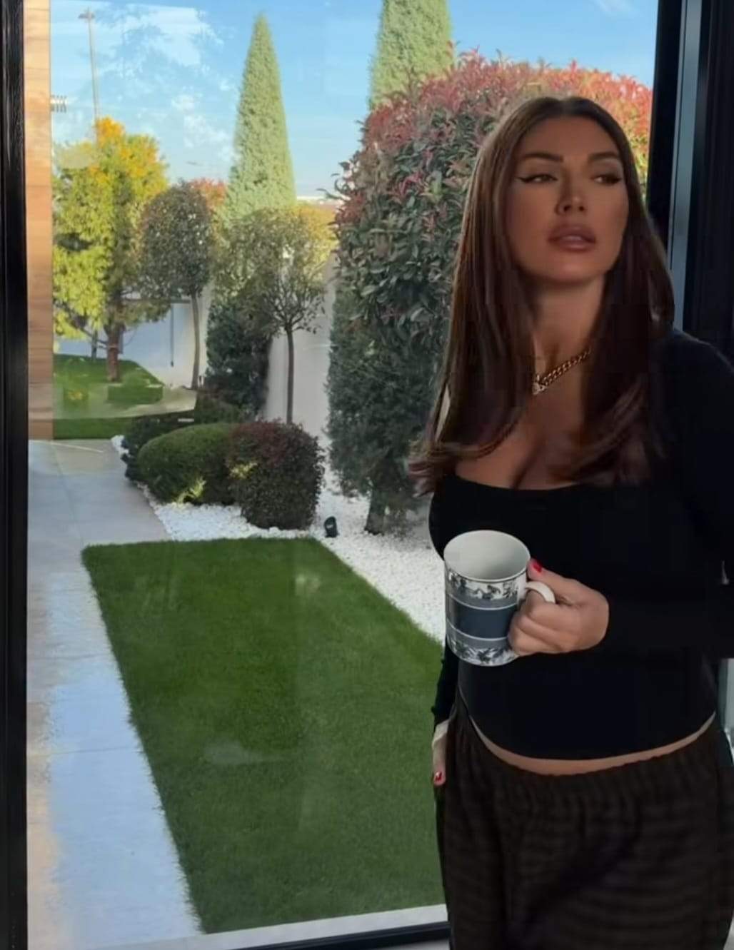 Ilinca Vandici și-a arătat pentru prima dată burtica de gravidă! Cu ce provocări se confruntă vedeta: ”Vine cu multe surprize”