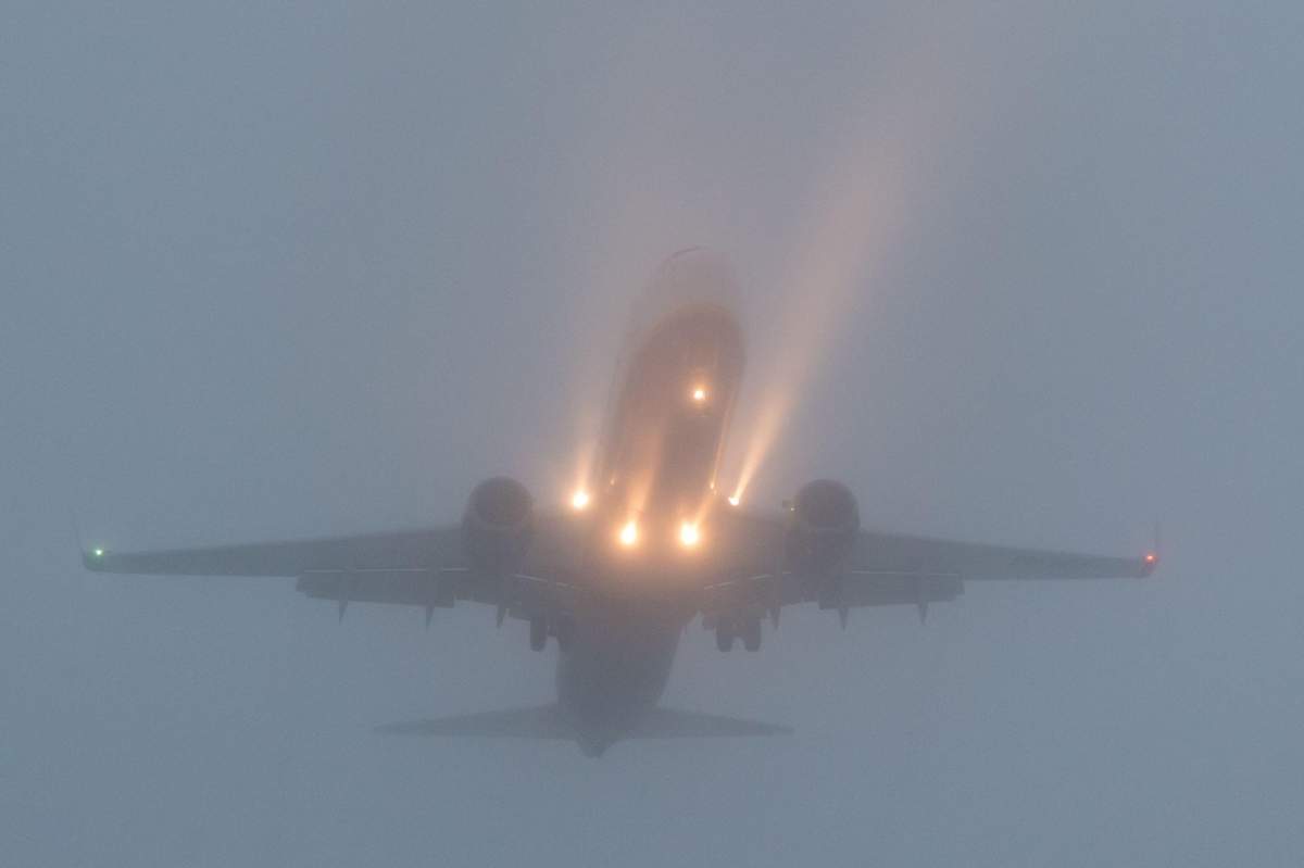 avion aterizare