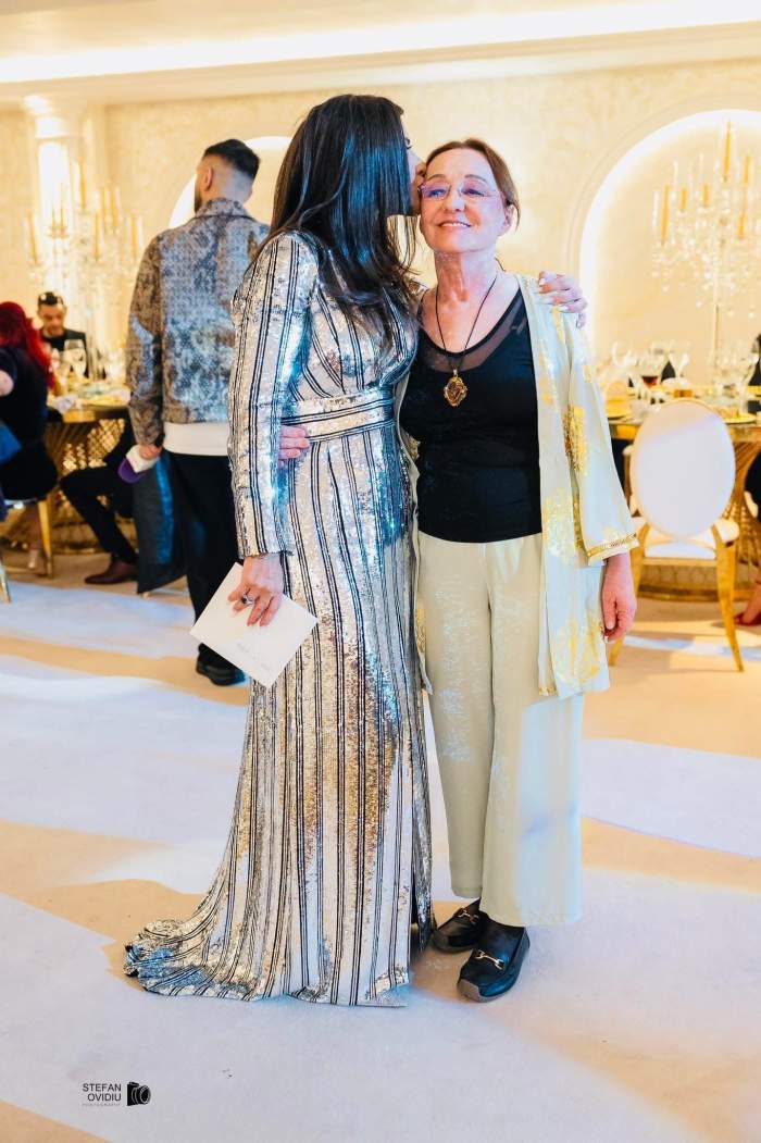 Mara Bănică și mama ei, la petrecere