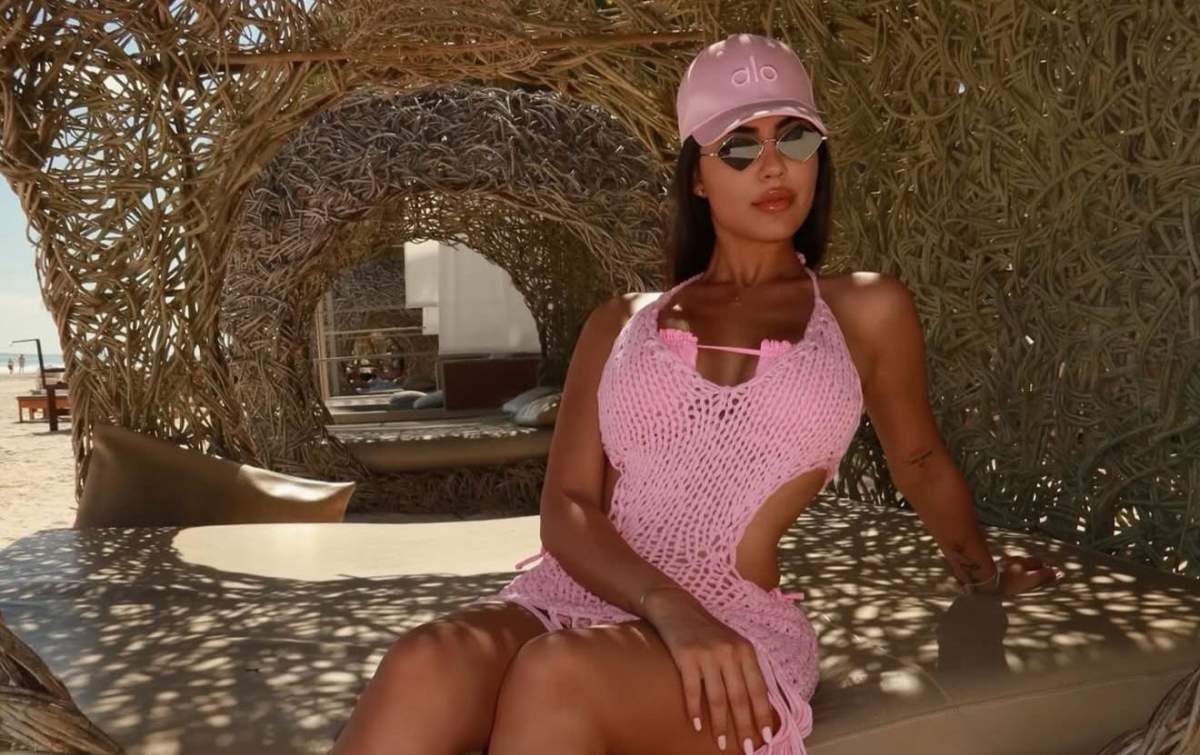 Vanessa, în costum de baie