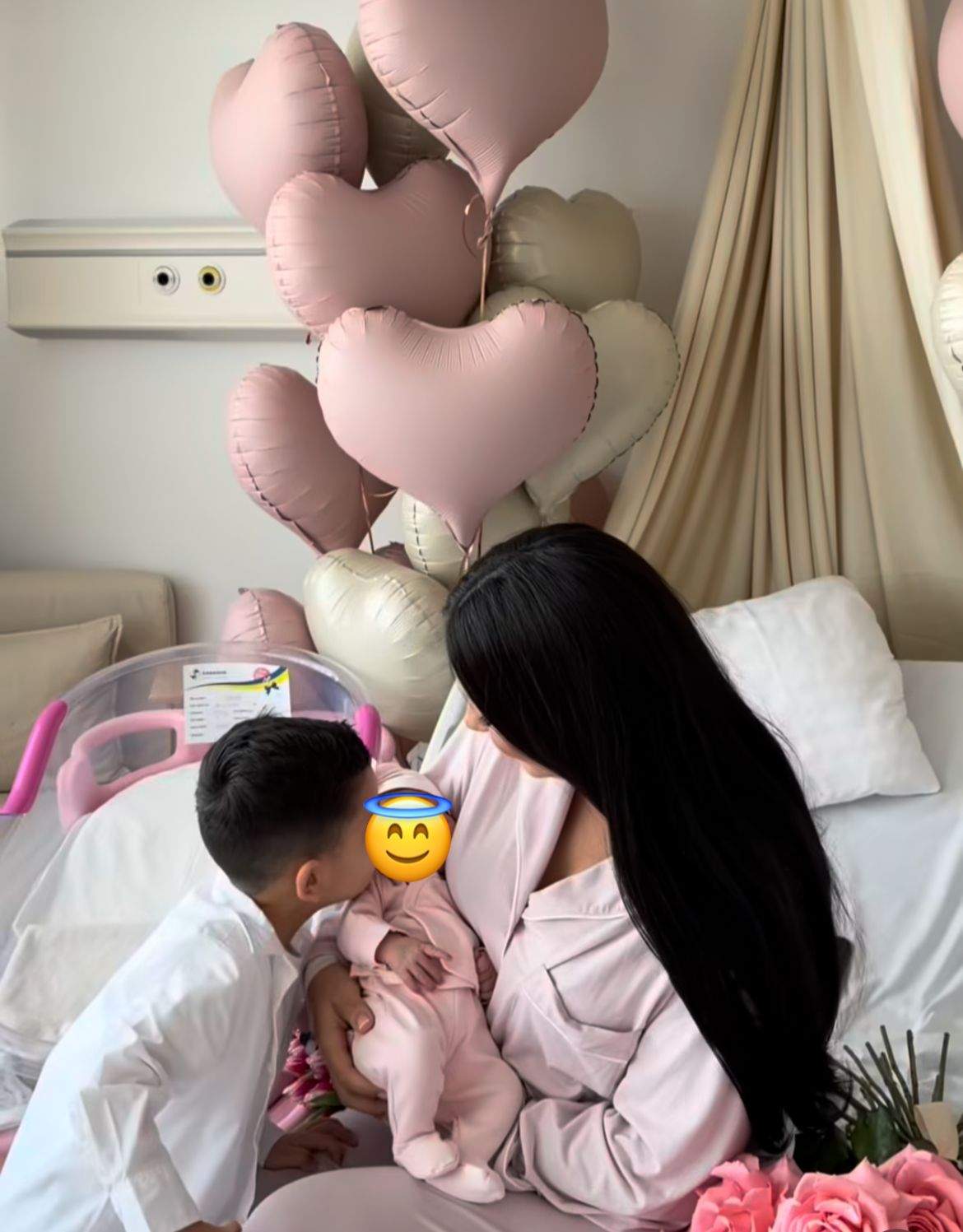 Larisa Udilă și cei doi copii ai săi