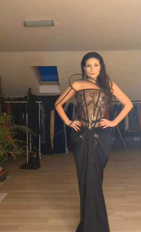 ioana ginghina tinuta