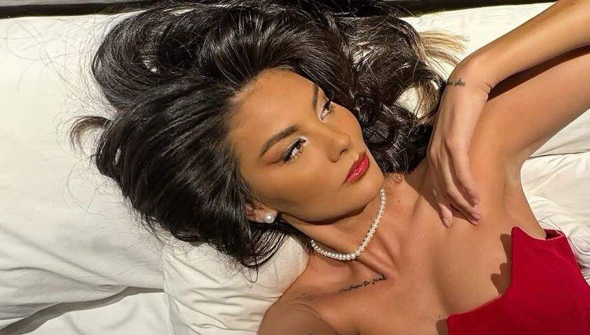 Ramona Olaru, în ipostaze senzuale