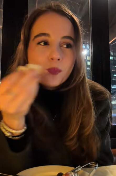 Irina Columbeanu arată cum decurge o zi din viața ei la facultate, în New York. Ce program are fiica Monicăi Gabor