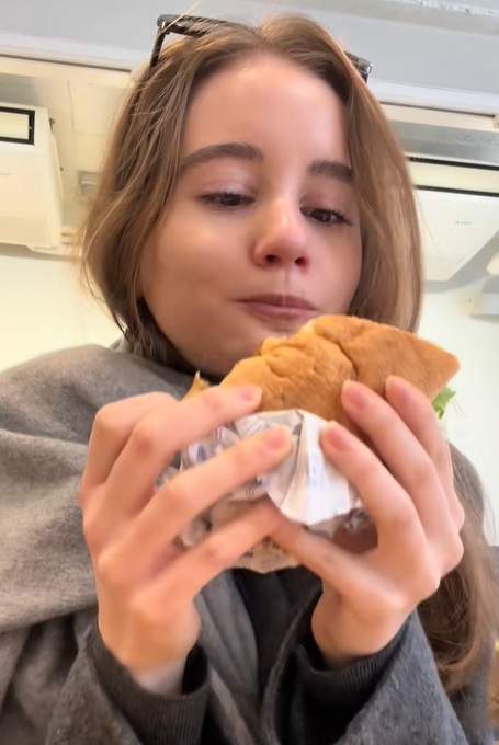 Irina Columbeanu arată cum decurge o zi din viața ei la facultate, în New York. Ce program are fiica Monicăi Gabor