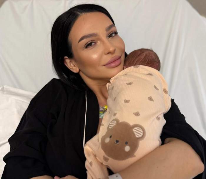 Francisca, alături de fetița ei