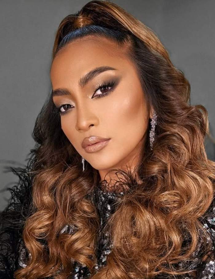 bella santiago selfie