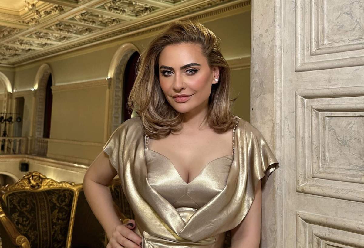 Adina Buzatu, îmbrăcată elegant