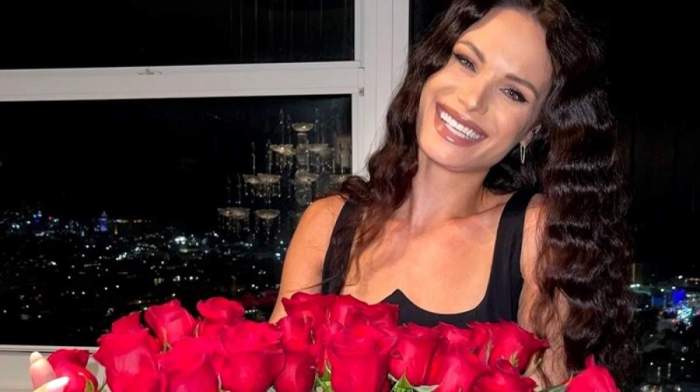 Irisha, cu un buchet superb de trandafiri roșii