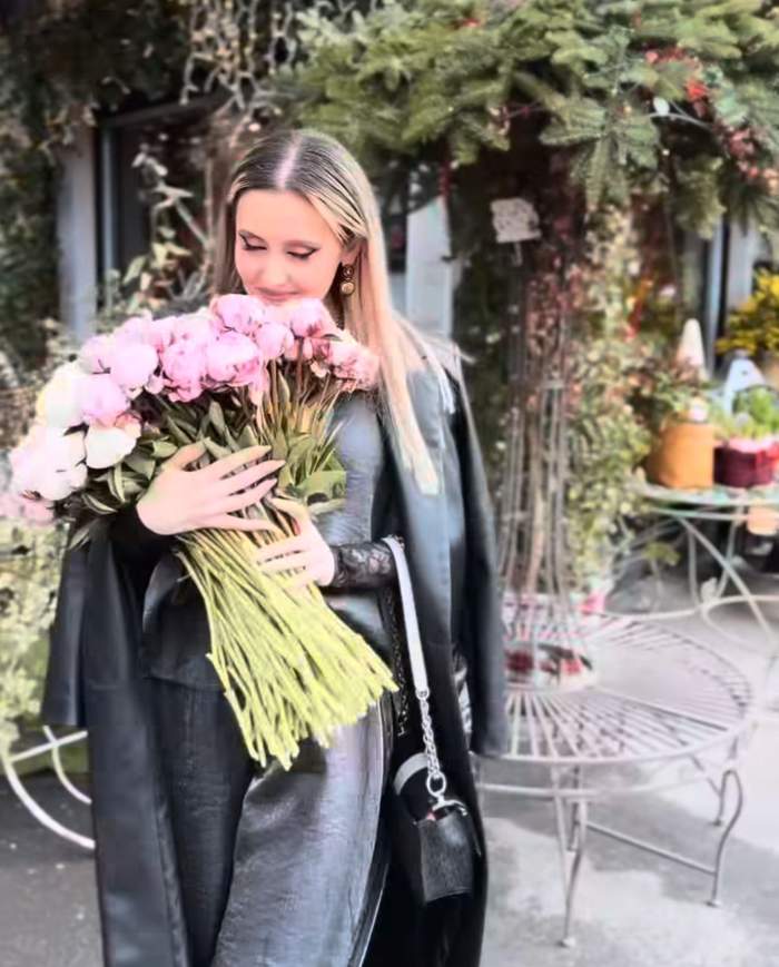 Alina Sorescu a primit un buchet imens de flori