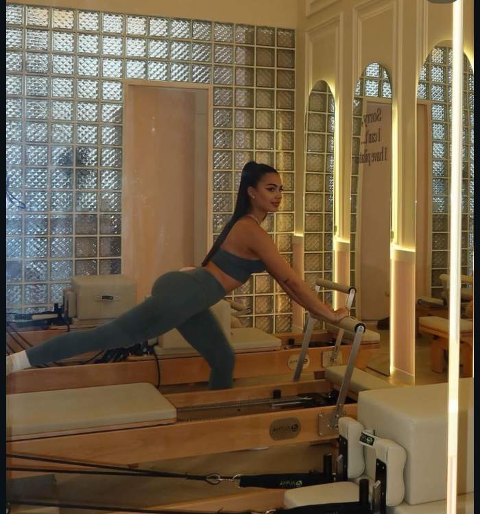 Vanessa, poză în ipostaze senzuale