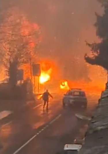 Imaginile groazei! Un camion încărcat cu butelii de oxigen a explodat pe șosea