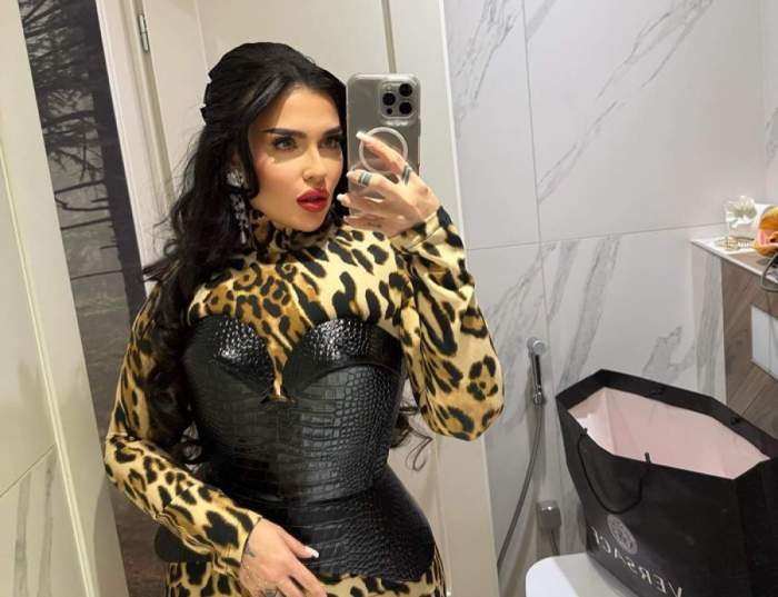 Oana Radu, în oglindă