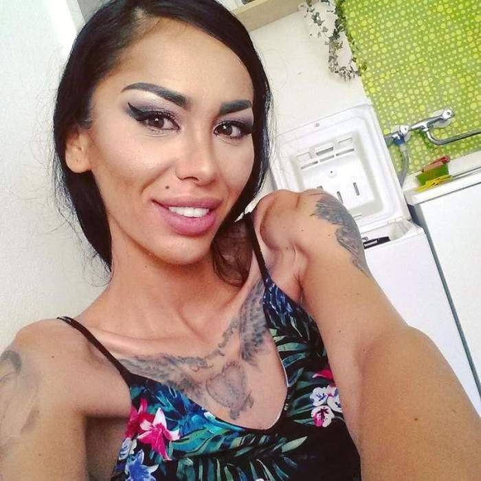 alina eriko selfie acasa