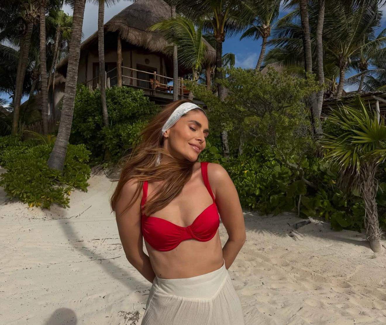 Sânziana Negru, pe plaja din Tulum