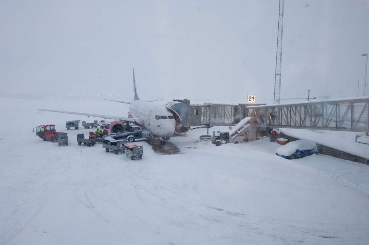 avion zapada aeroport