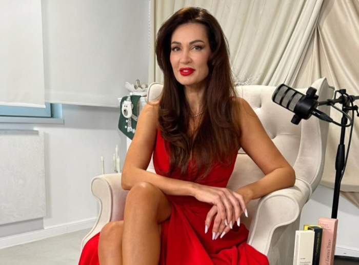 Nicoleta Luciu, în rochie roșie