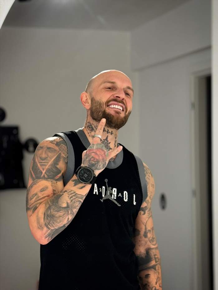 Catalin Bordea cu tatuajele la vedere