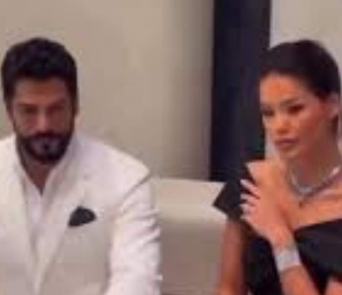 Suma colosală pe care o femeie a plătit-o pentru a sta 15 minute lângă actorul turc Burak. Chiar nu s-a uitat la bani 