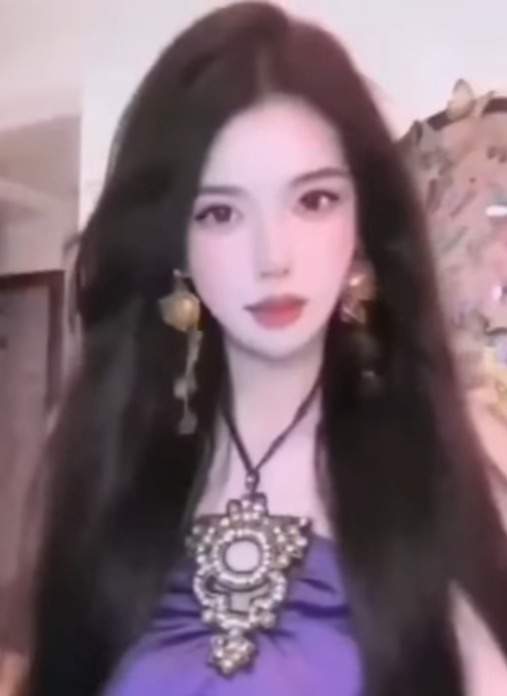 Influencerița are filtru pe față