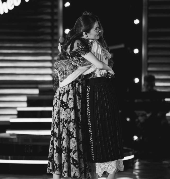 Theo Rose și sora ei