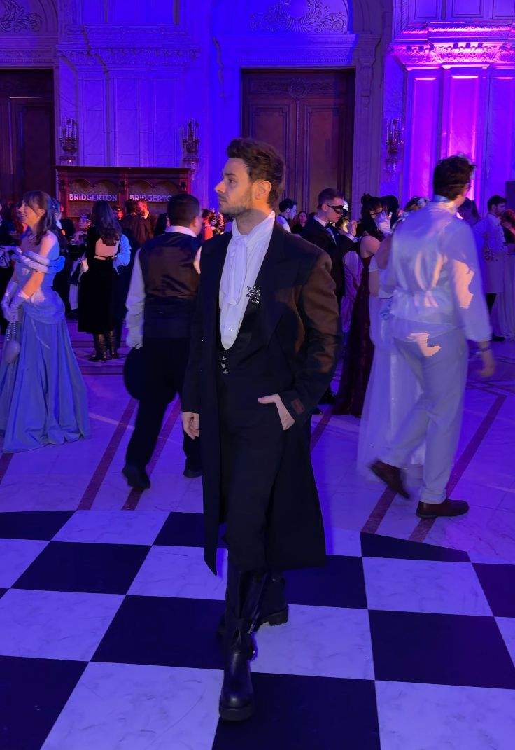 Cum s-au îmbrăcat vedetele la balul mascat al momentului. Ținute de excepție, ca la curțile regale