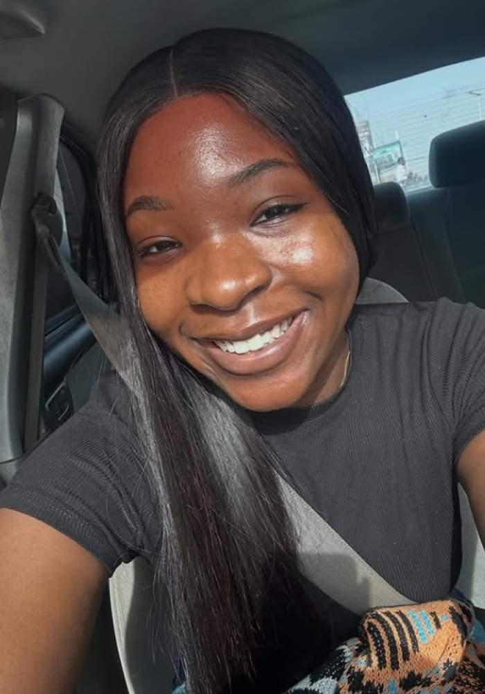 O artistă a murit după ce a fost mușcată de un șarpe. Urma să susțină primul concert din 2026