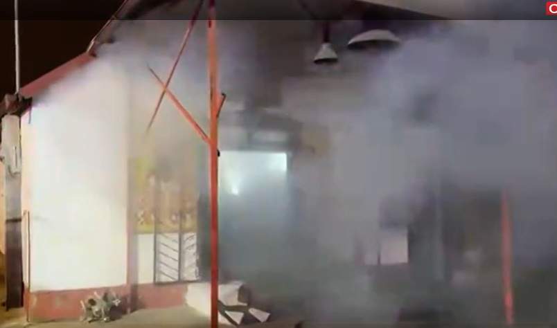 Incendiu puternic la o biserică din Tulcea, în zi de sărbătoare cu cruce roșie. Flăcările au distrus totul