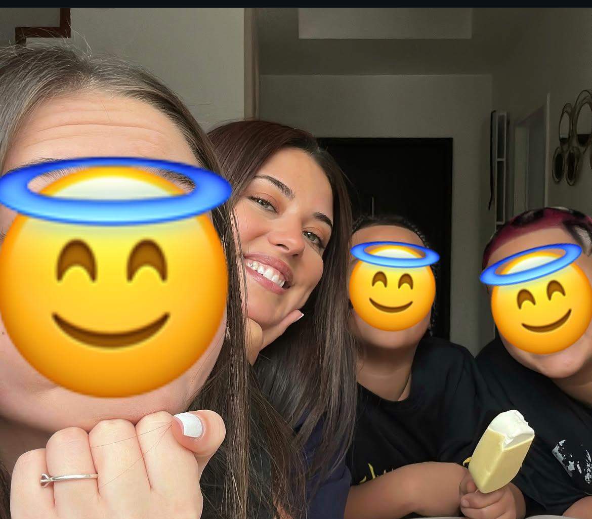 Antonia, alături de copiii ei