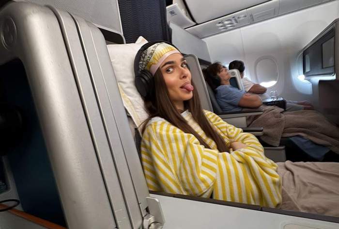 Theo Rose, în avion