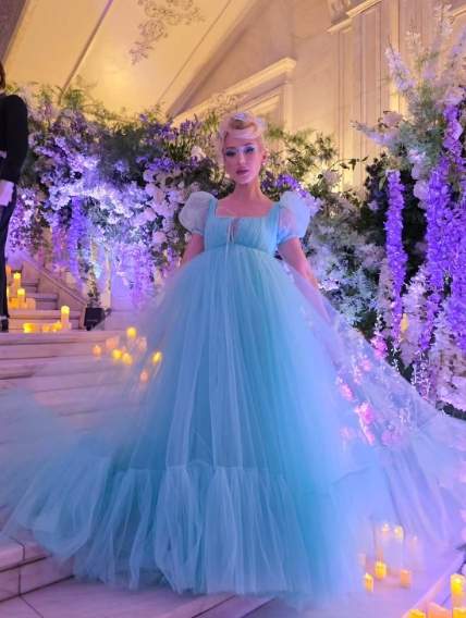 Stilistul vedetelor, Eniko Szanto, dă verdictul! Ce vedete s-au îmbrăcat impecabil și ce vedete au gafat la balul mascat al momentului