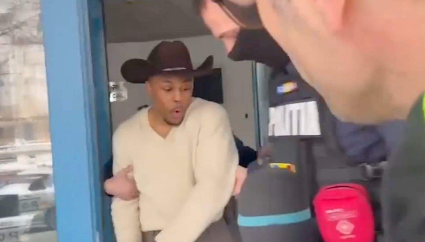 Adonis, reținut de polițiști