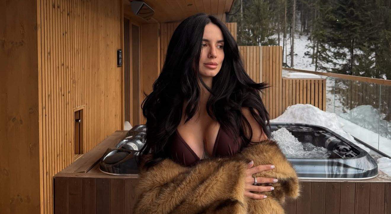 Ioana Grama, ședință foto sexy