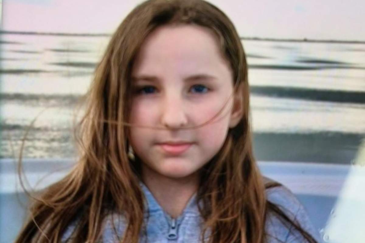 Dacă ai văzut-o pe fetița din imagine, sună la 112! Nicolae Elena Maria, din București, are 12 ani și a fost dat dispărută