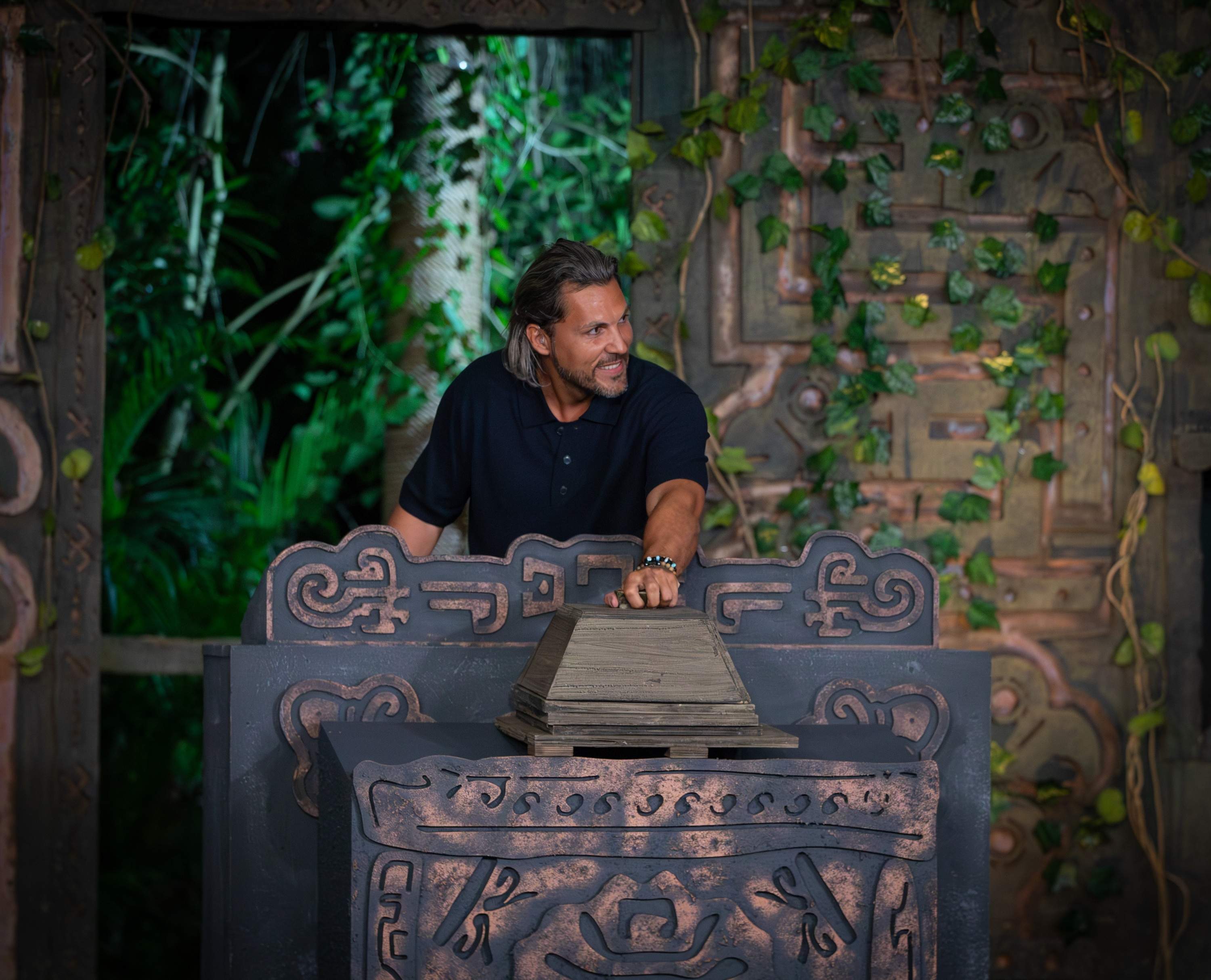 Faimoșii au deschis săptămâna cu o victorie, iar înaintea jocului pentru Imunitate au un gând clar: ”să facem săptămâna roșie”. Diseară, o nouă confruntare la Survivor!