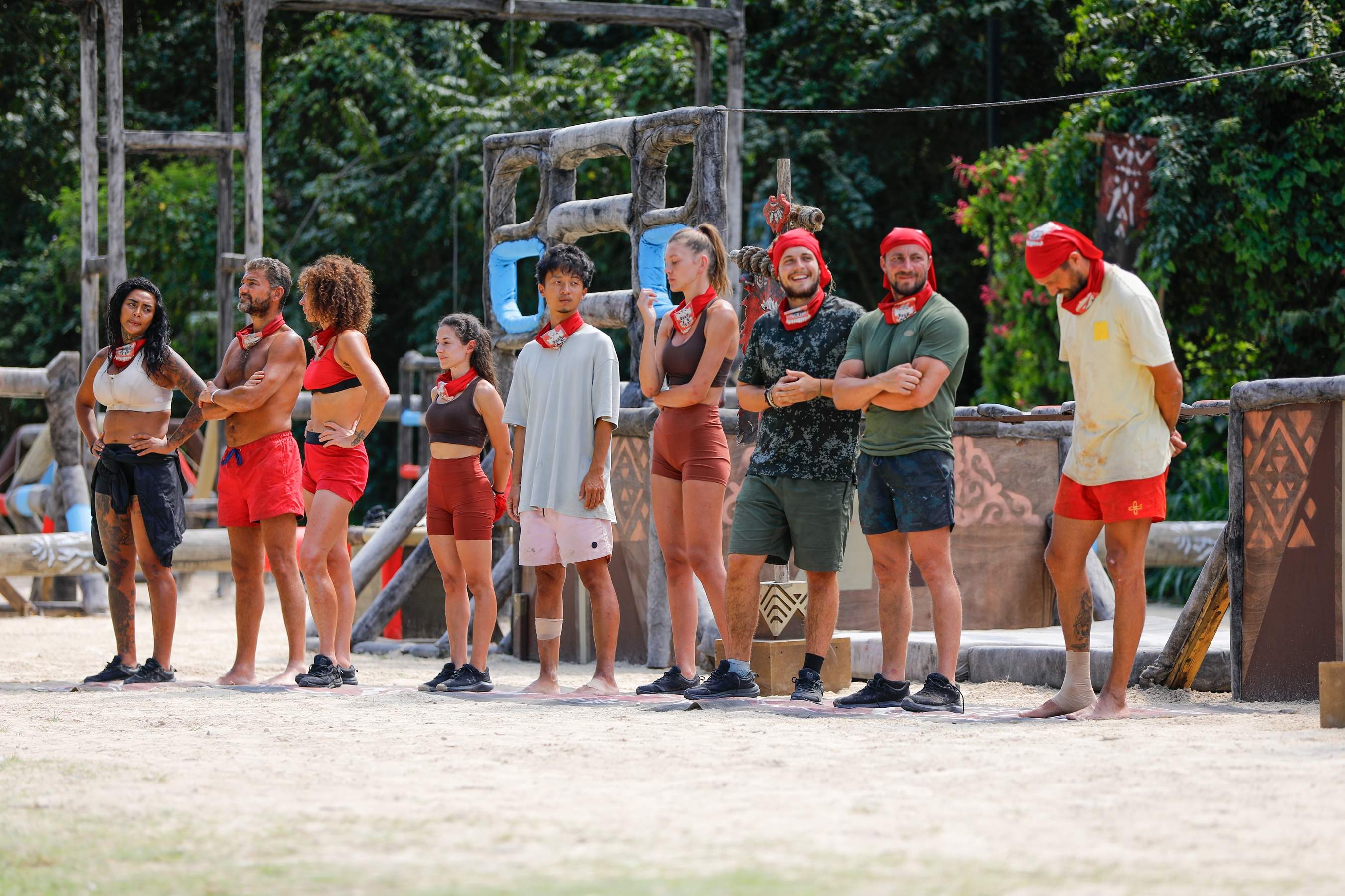 Faimoșii au deschis săptămâna cu o victorie, iar înaintea jocului pentru Imunitate au un gând clar: ”să facem săptămâna roșie”. Diseară, o nouă confruntare la Survivor!