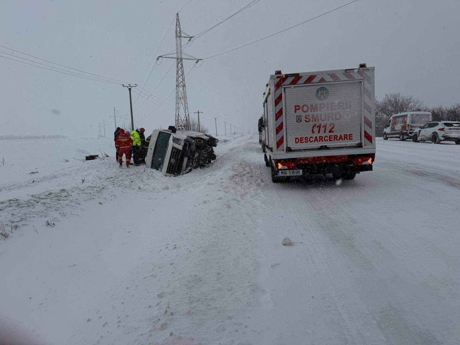 Accident grav în Giurgiu: Un microbuz cu 16 pasageri s-a răsturnat din cauza neadaptării la condițiile de iarnă Accident grav în Giurgiu: Un microbuz cu 16 pasageri s-a răsturnat din cauza neadaptării la condițiile de iarnă