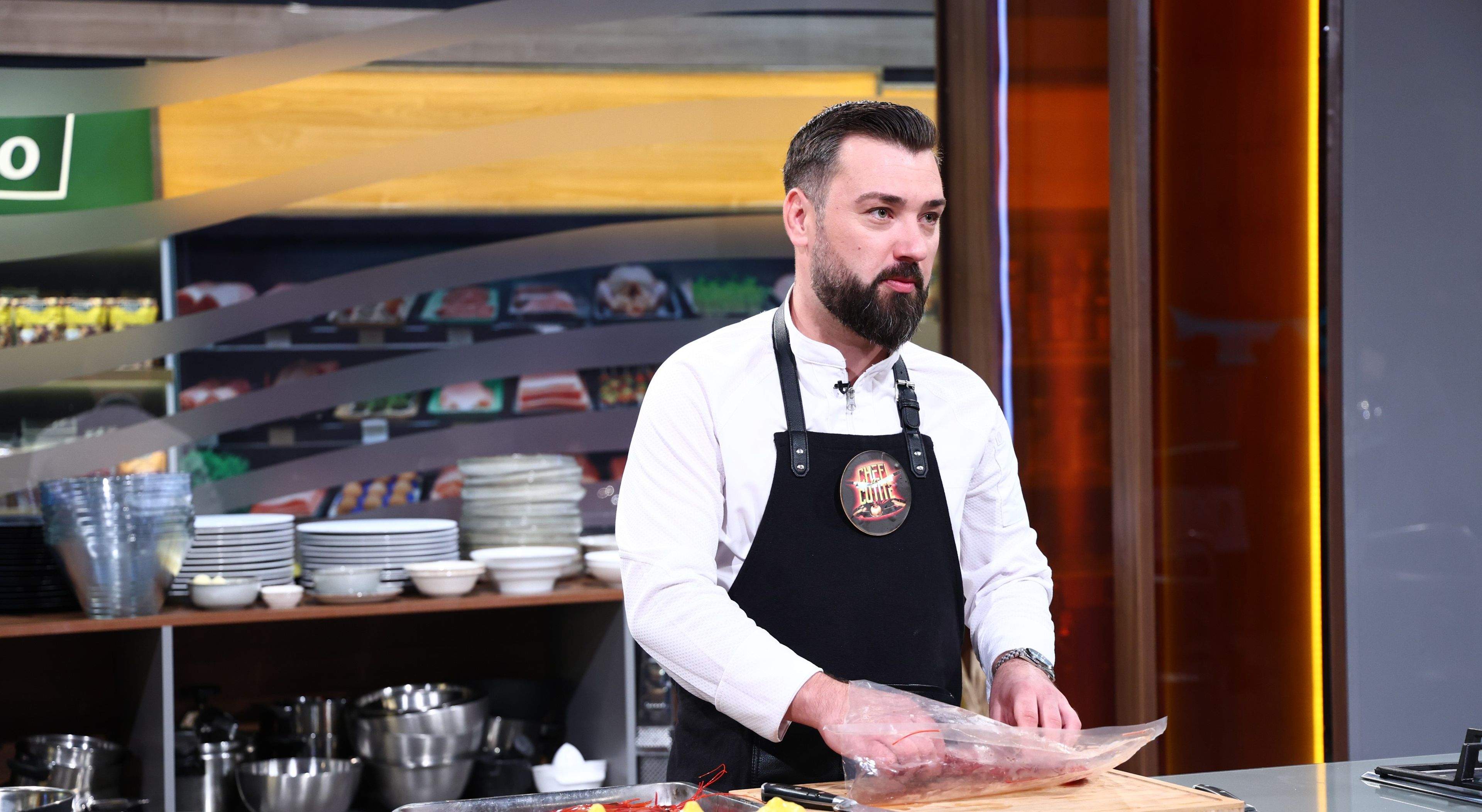 Alex Dodoaia îi provoacă pe jurați cu un preparat neașteptat în audițiile Chefi la cuțite: ”Am lucrat câte 16-17 ore pe zi într-un renumit restaurant cu stele Michelin”