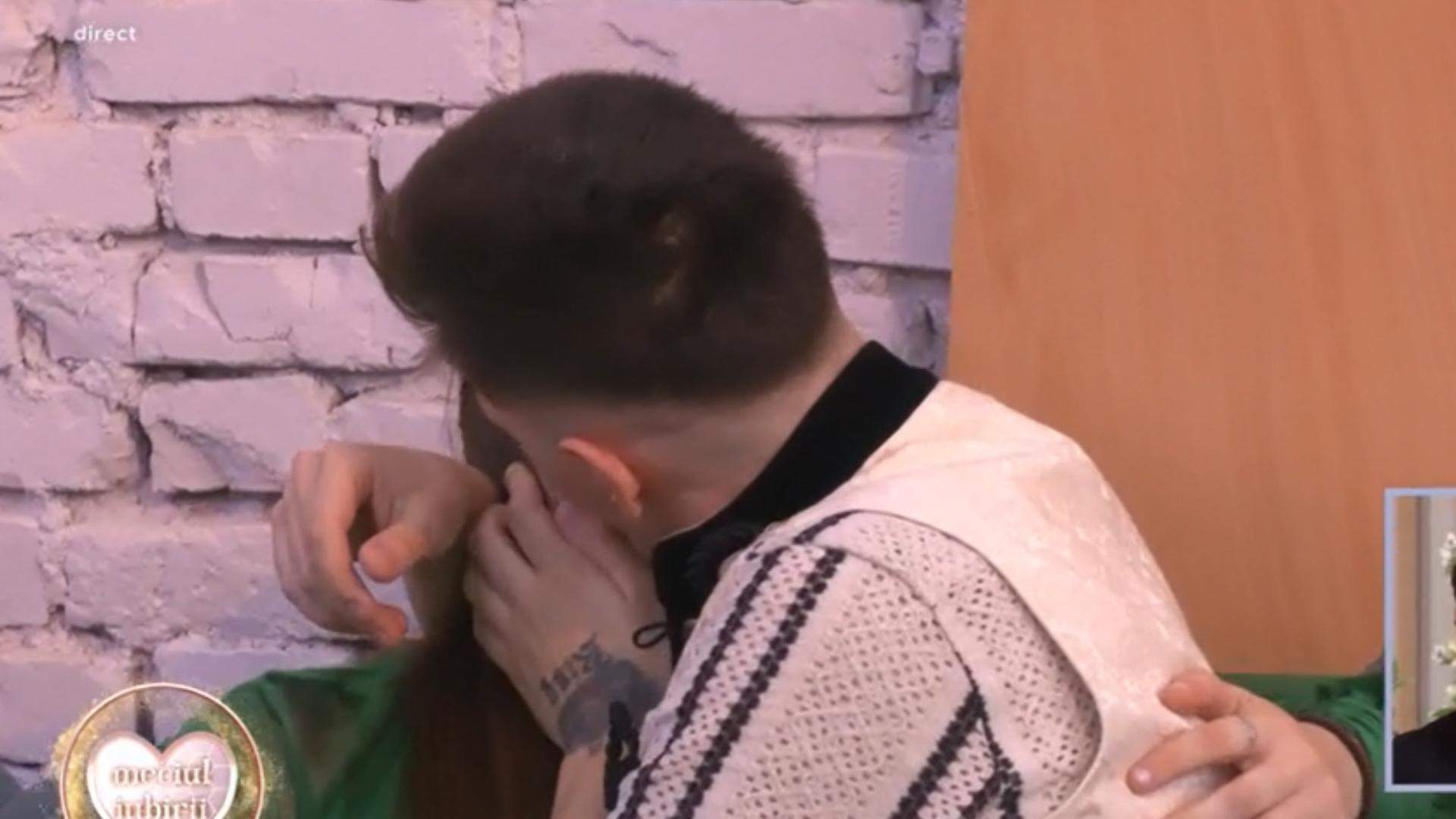 S-a format al treilea cuplu în casa Mireasa. Cine sunt concurenții care s-au sărutat