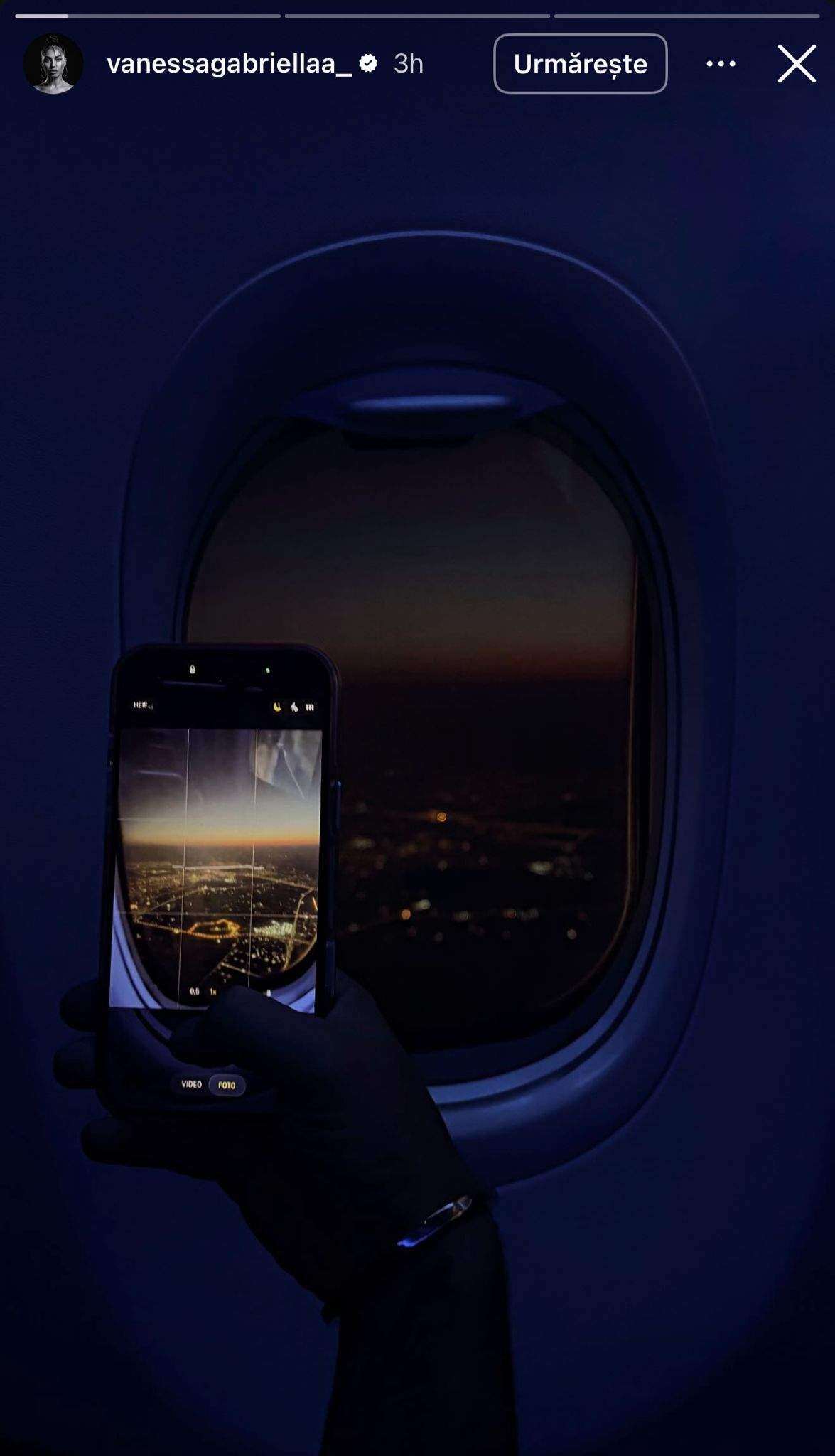 Vanessa a fotografiat fereastra avionului în care se afla