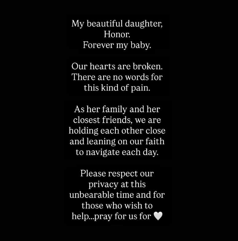 A murit fiica unei influencerițe celebre. Tânăra avea 23 de ani: "Copilaşul meu drag, de ce"