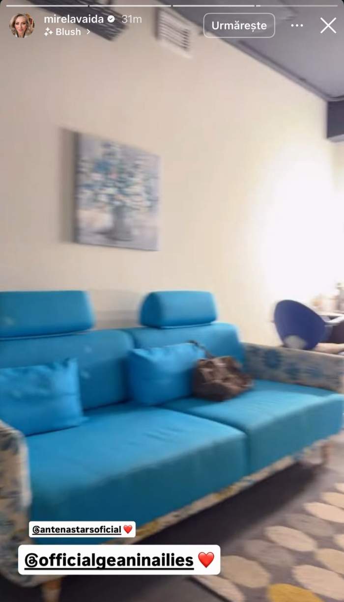 Canapeaua din cabina de la Antena Stars