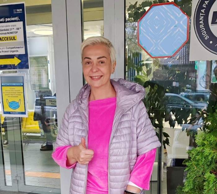 Monica Anghel, îmbrăcată în roz