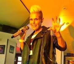 Scouse Pink, pe scenă