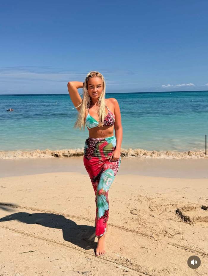 Maria Constantin pe plaja